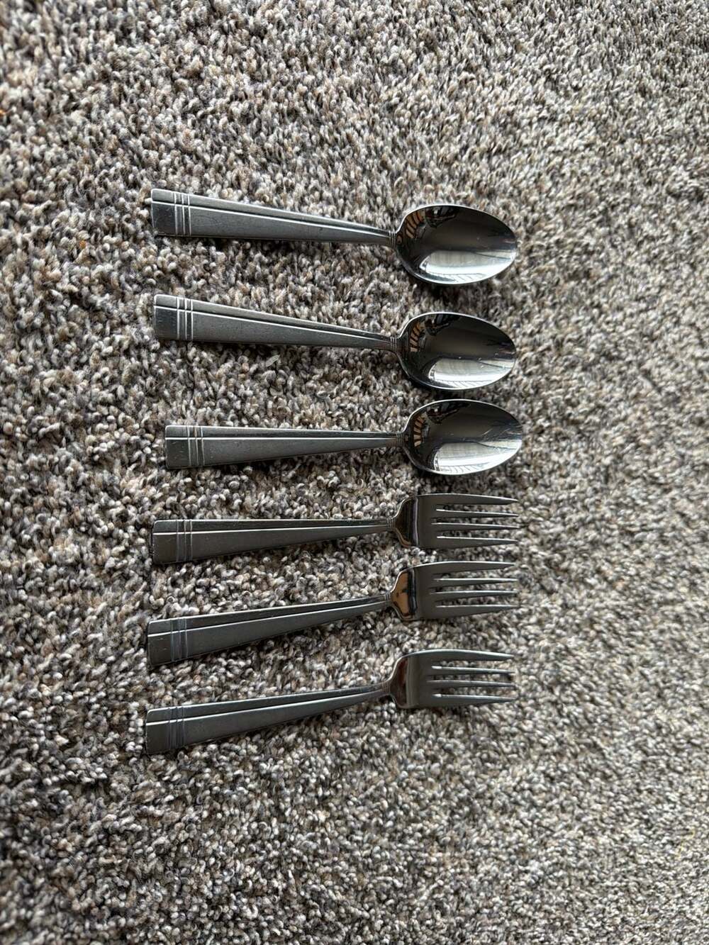 Oneida Flight Stainless Steel Flatware Set 6 Pieces 3 Spoons 3 Forks